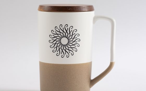 A white and tan mug featuring the Longwood rosette.