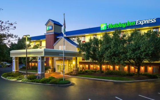 The exterior of a Holiday Inn hotel.