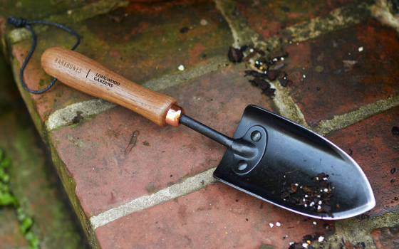Barebones garden trowel