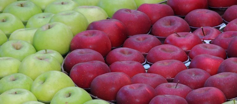 red and green apples