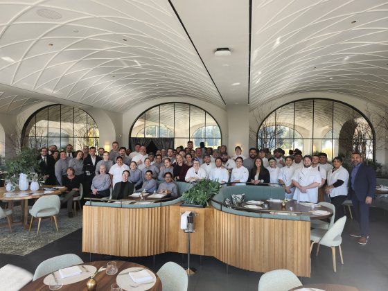 image of a large group of people in a restaurant setting