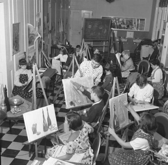 black and white photo of an art class being held at Longwood Gardens
