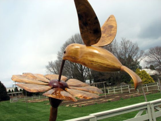 willow bee sculpture - Google Search  Environmental art, Sculptures,  Insect art